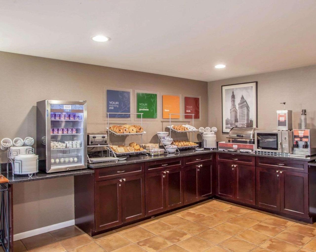 Comfort Suites Michigan Avenue Чикаго Екстер'єр фото