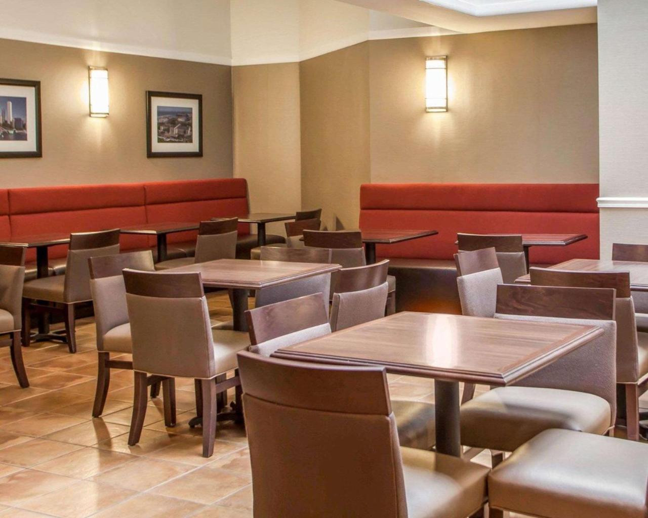 Comfort Suites Michigan Avenue Чикаго Екстер'єр фото